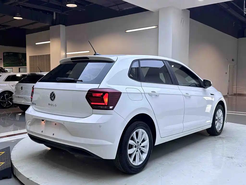 Polo Plus 1.5 L Auto Colorful Tech