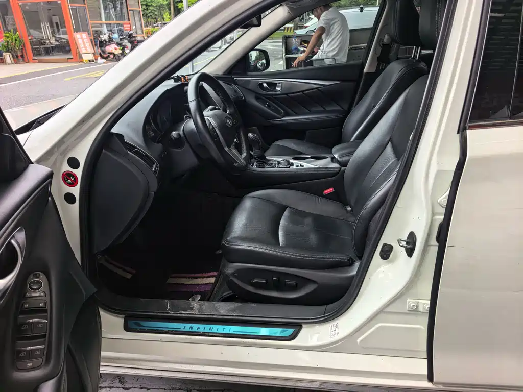 Infiniti Q50 L 2.0 T Comfort Enjoyment