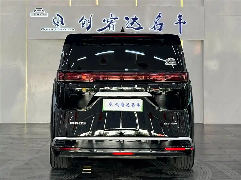 Denza D9 DM-i 970 4 WD Flagship