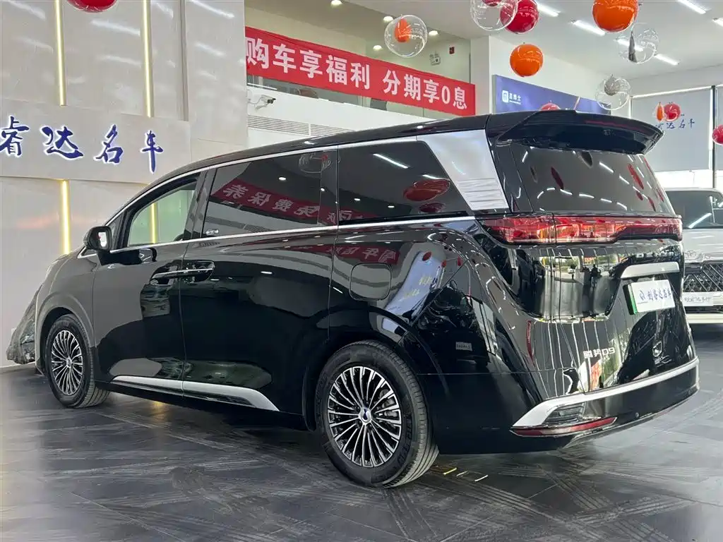 Denza D9 DM-i 970 4 WD Flagship