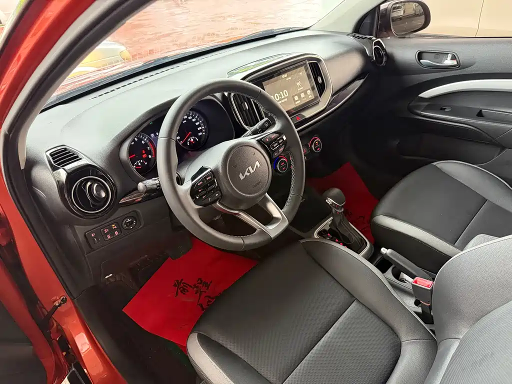 Stonic 1.4 L CVT Sunroof