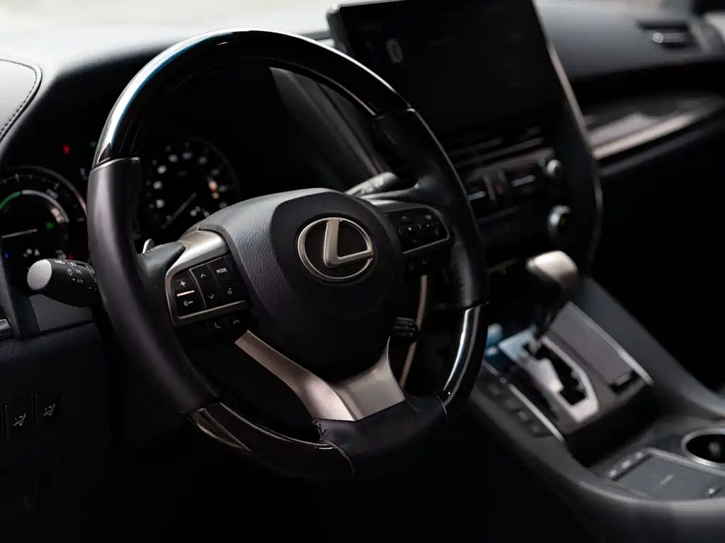 Lexus LM 300 h 7-seat Elegant