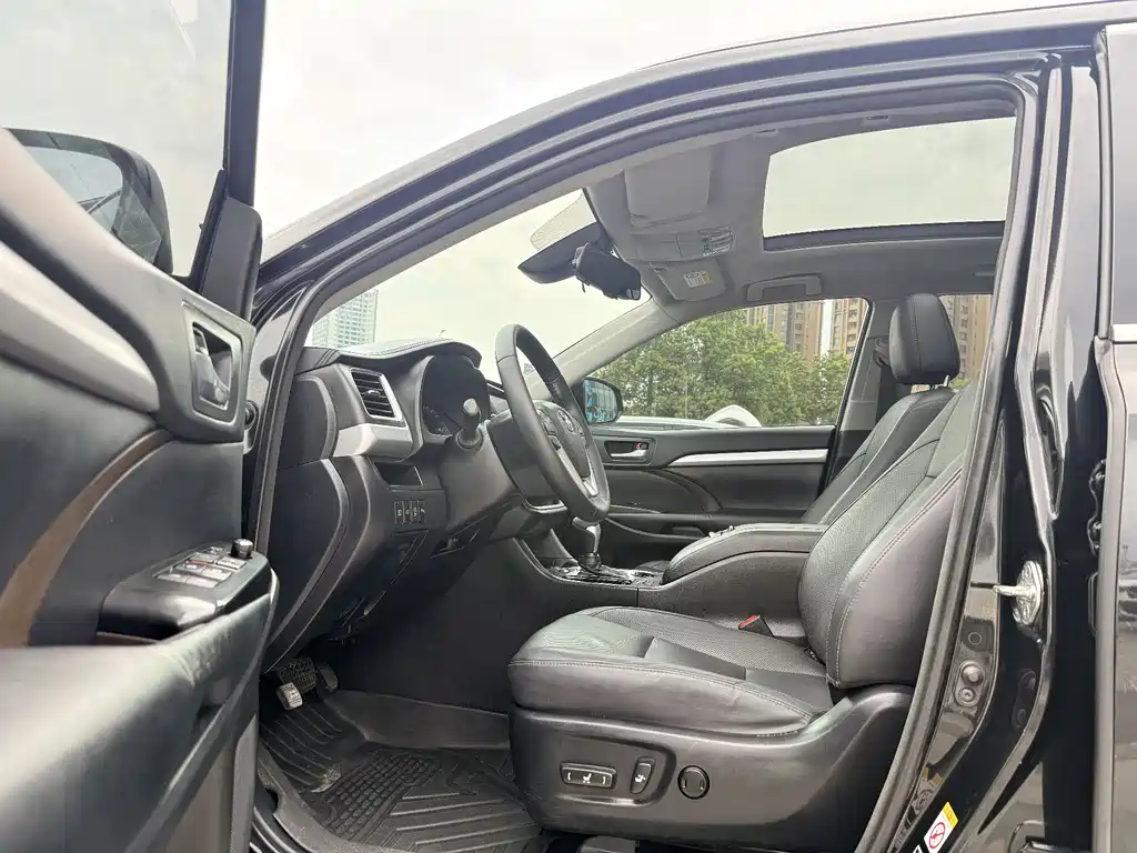 Highlander 2.0 T 4 WD Distinguished 7-seat CN-V