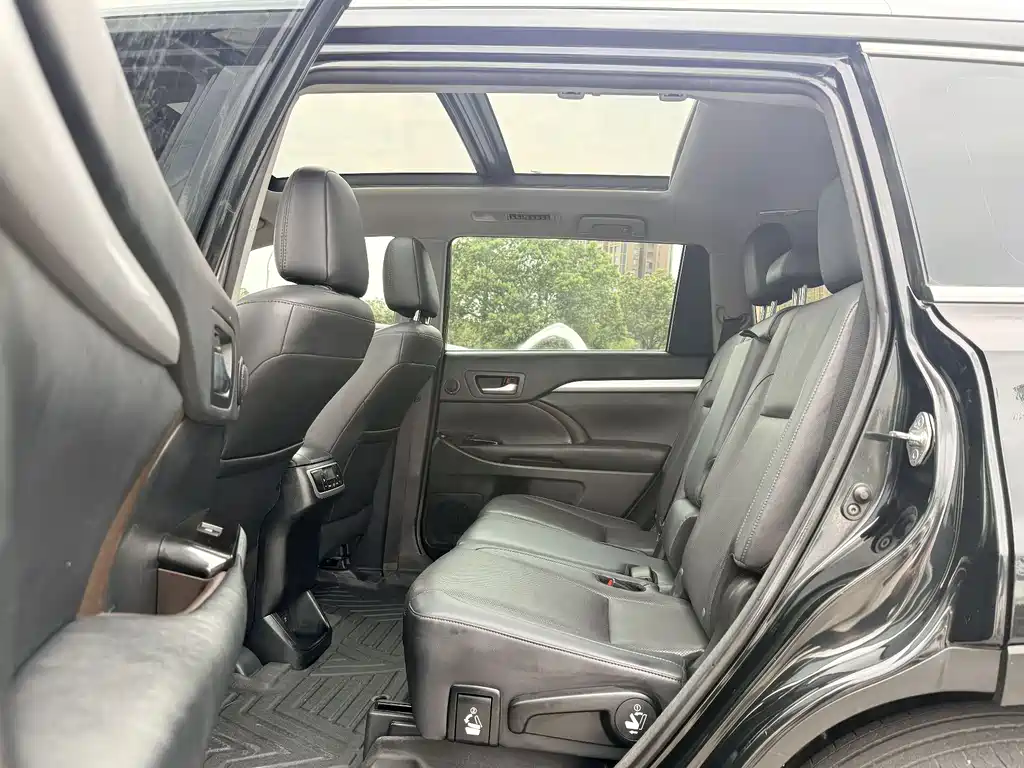 Highlander 2.0 T 4 WD Distinguished 7-seat CN-V