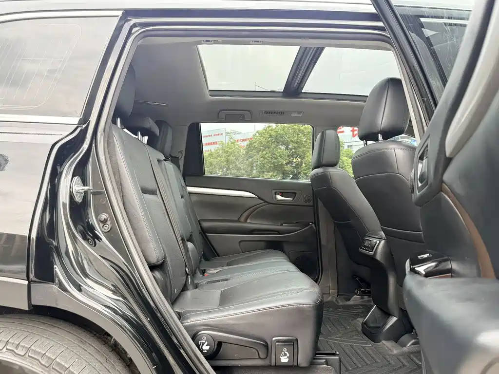 Highlander 2.0 T 4 WD Distinguished 7-seat CN-V