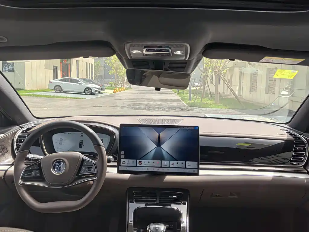 Han DM-i Smart Drive 125 KM Honored