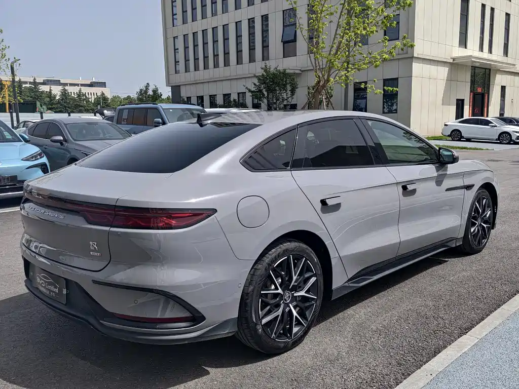Han DM-i Smart Drive 125 KM Honored