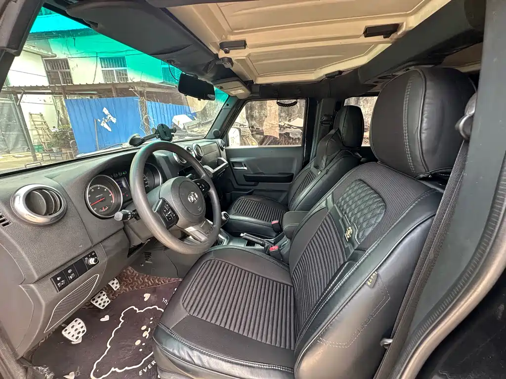 BAIC BJ40 40 L 2.0 T Manual 2 WD Luxury