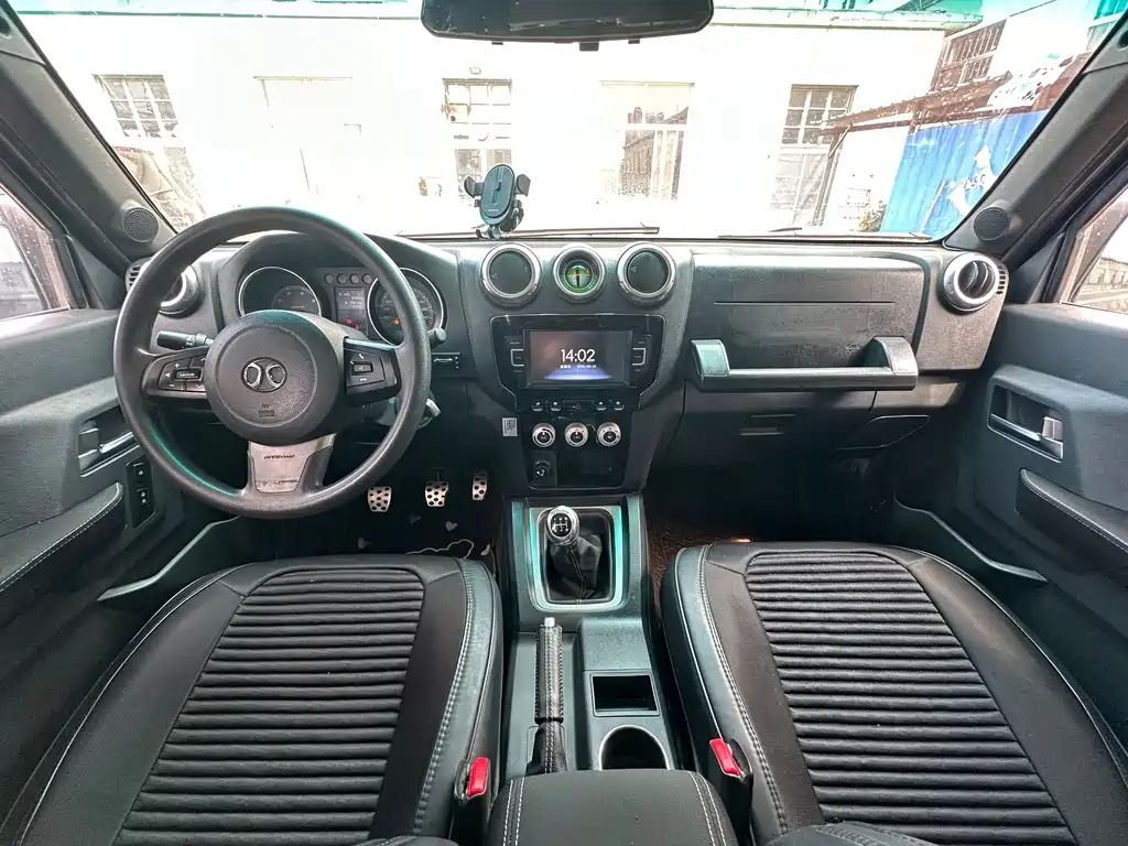 BAIC BJ40 40 L 2.0 T Manual 2 WD Luxury