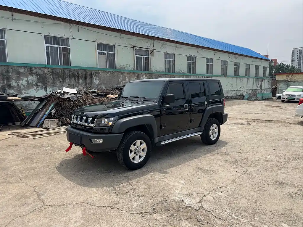 BAIC BJ40 40 L 2.0 T Manual 2 WD Luxury