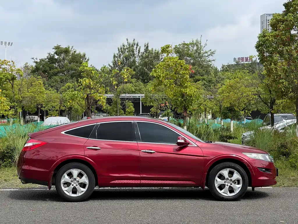 Crosstour 3.5 L Flagship