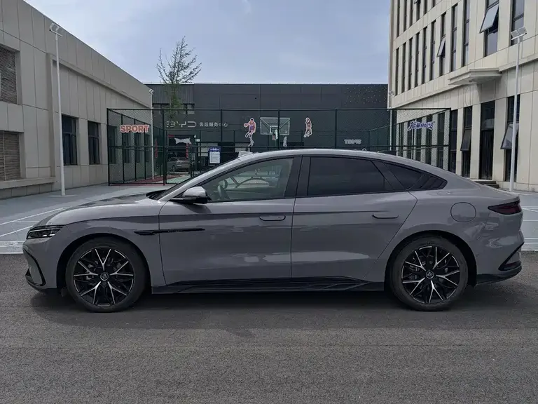 BYD Han DM-i Smart Drive 125 KM Honored