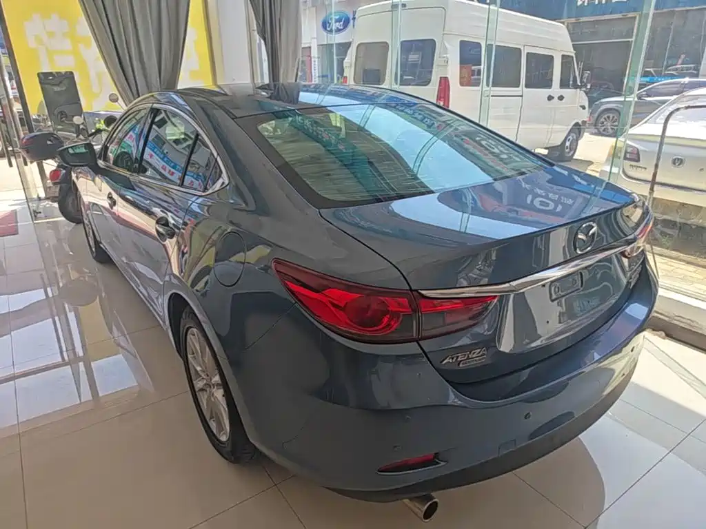 Atenza 2.0 L Blue Sky Luxury