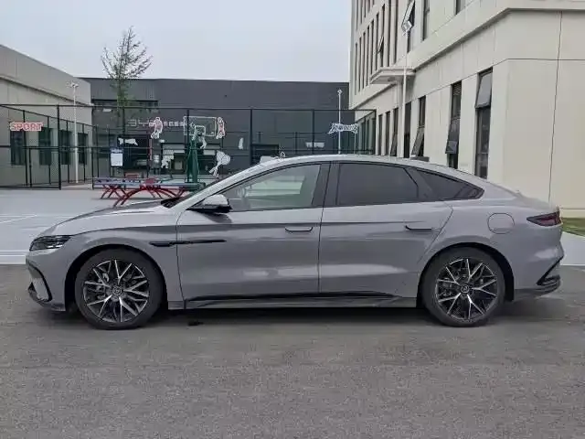 BYD Han DM-i Smart Drive 125 KM Honored