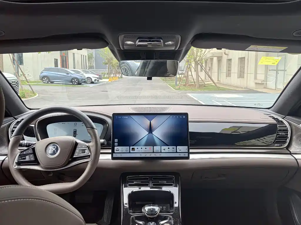 Han DM-i Smart Drive 125 KM Honored