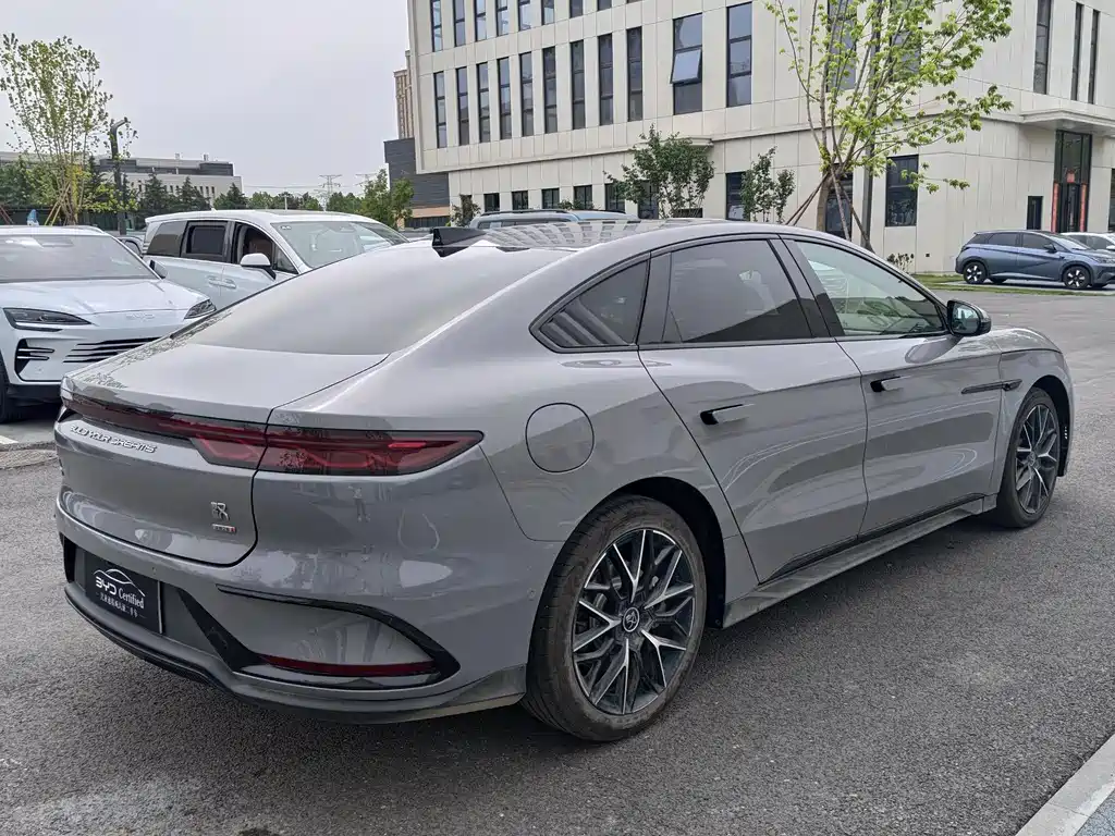 Han DM-i Smart Drive 125 KM Honored