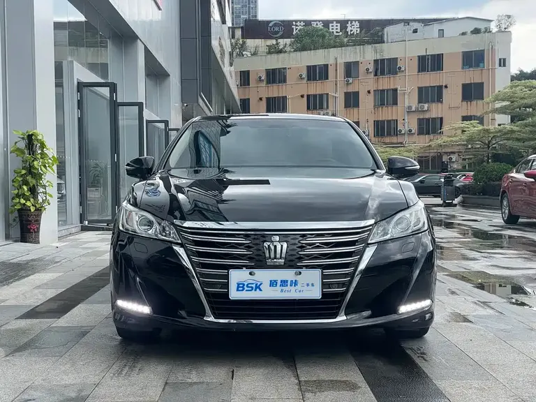 Toyota Crown 2.0 T Fashion