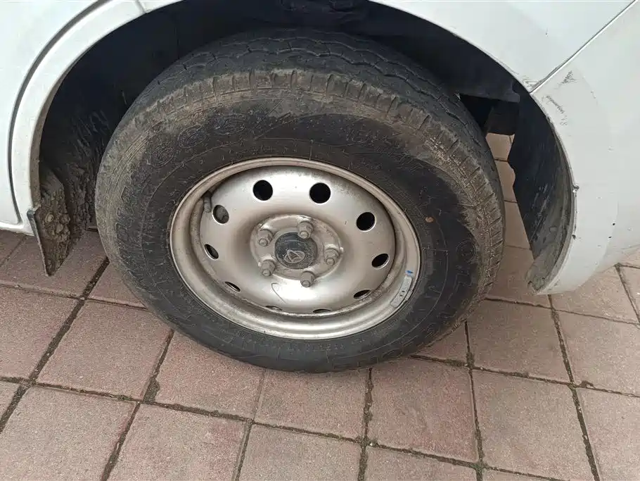 Changan Ruixing M60 1.5 L GDI Comfort Bus 6 7-seat