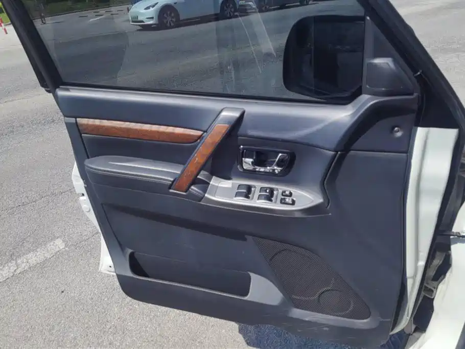 Pajero (Import) 3.0 L Auto Standard