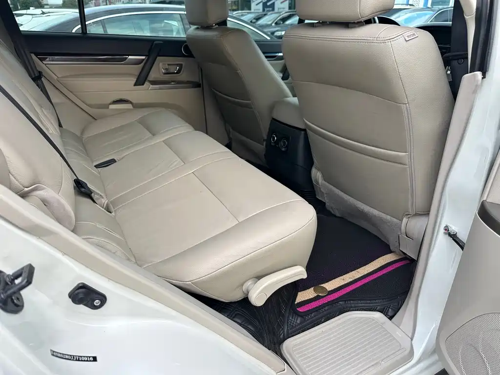 Pajero (Import) 3.0 L Auto Luxury
