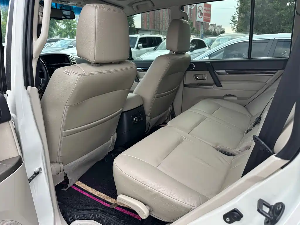 Pajero (Import) 3.0 L Auto Luxury