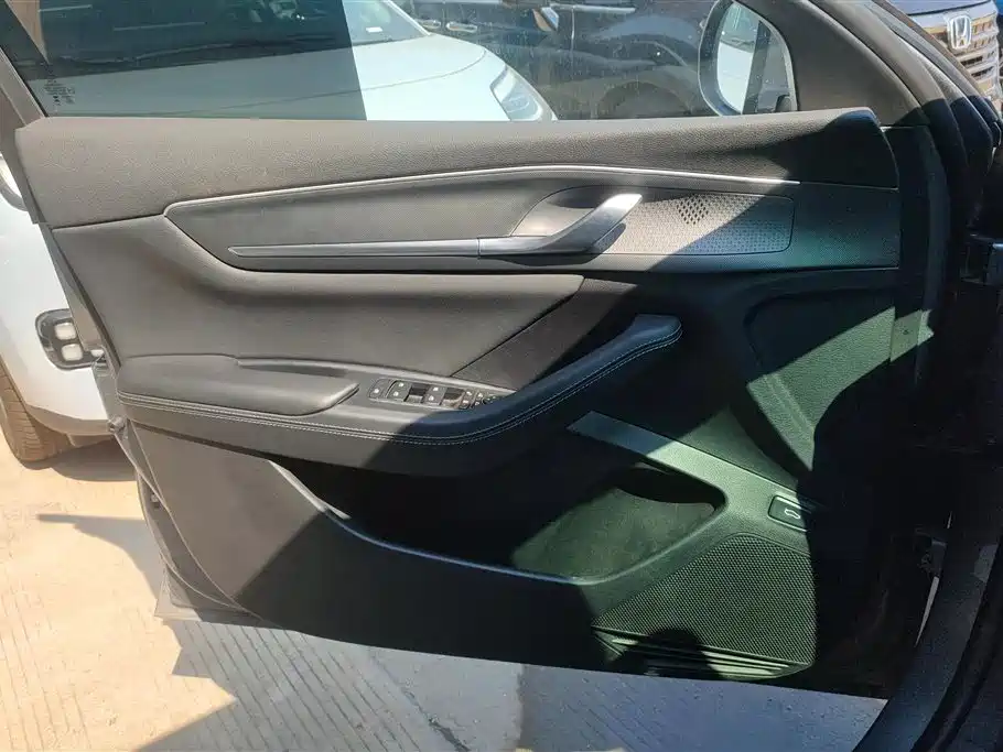 Destroyer 05 Glory DM-i 55 KM Luxury