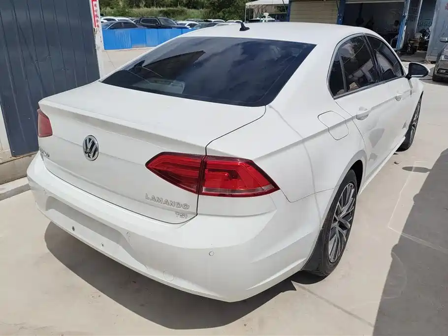 Lamando 230 TSI DSG Style