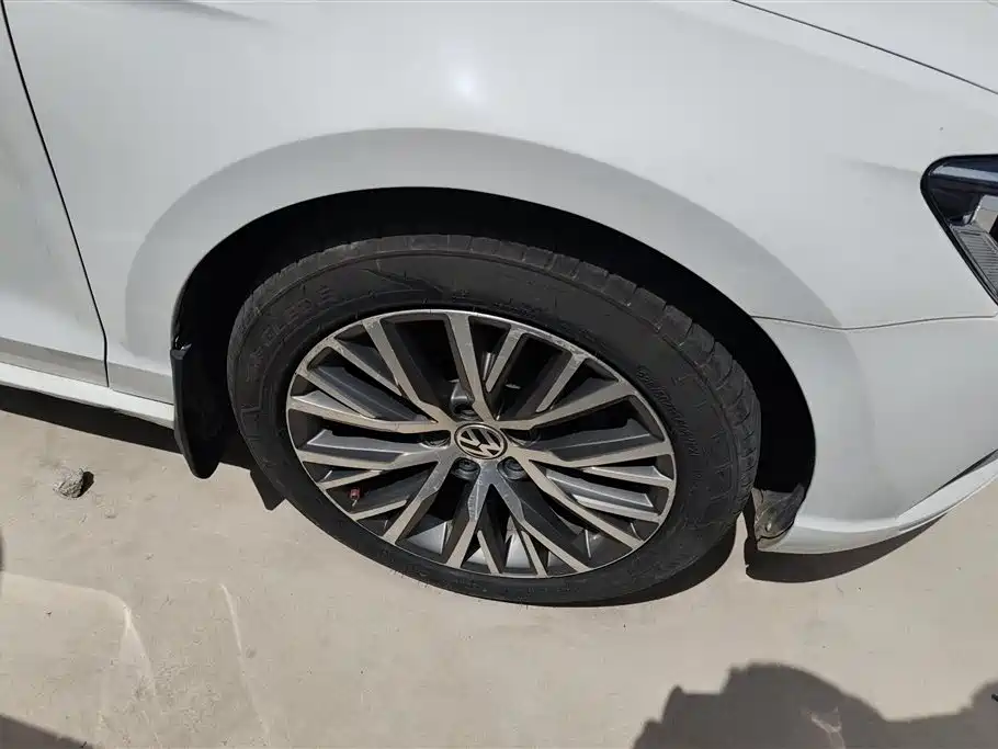 Lamando 230 TSI DSG Style