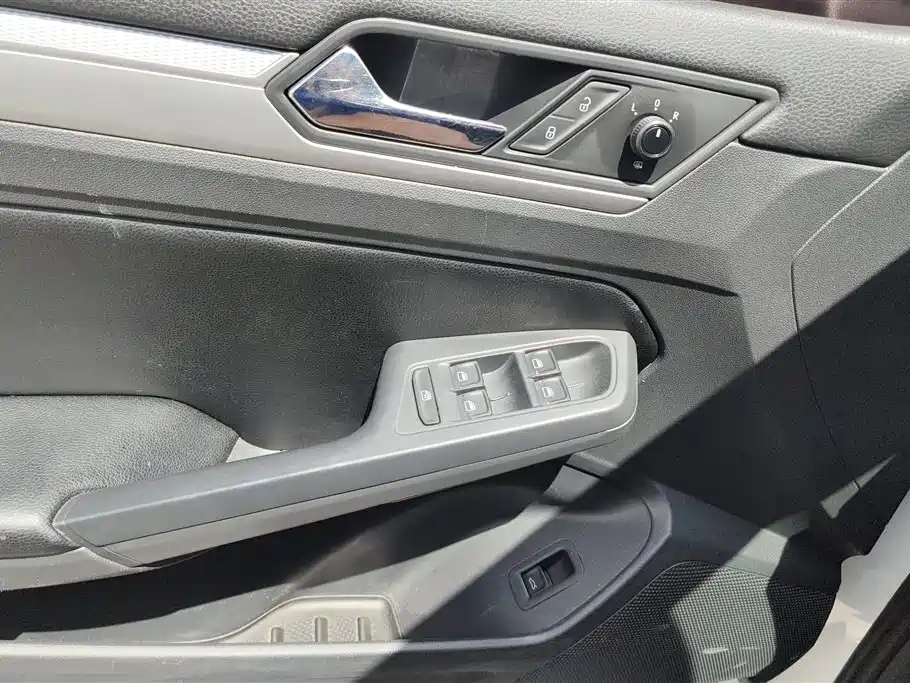 Lamando 230 TSI DSG Style