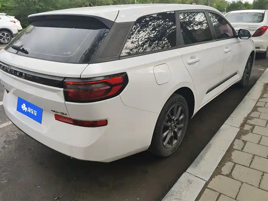 Baojun RC-5 宝骏RC-5 2020款 RC-5 W 1.5 L 手动智耀精英型