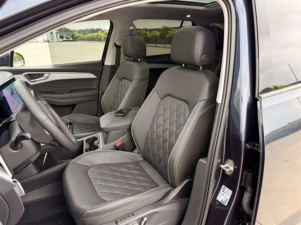 Talagon 380 TSI 4 WD Flagship Victory Realm 6-seat