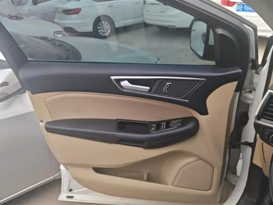 Edge EcoBoost 245 2 WD Elite Sharp 5-seat