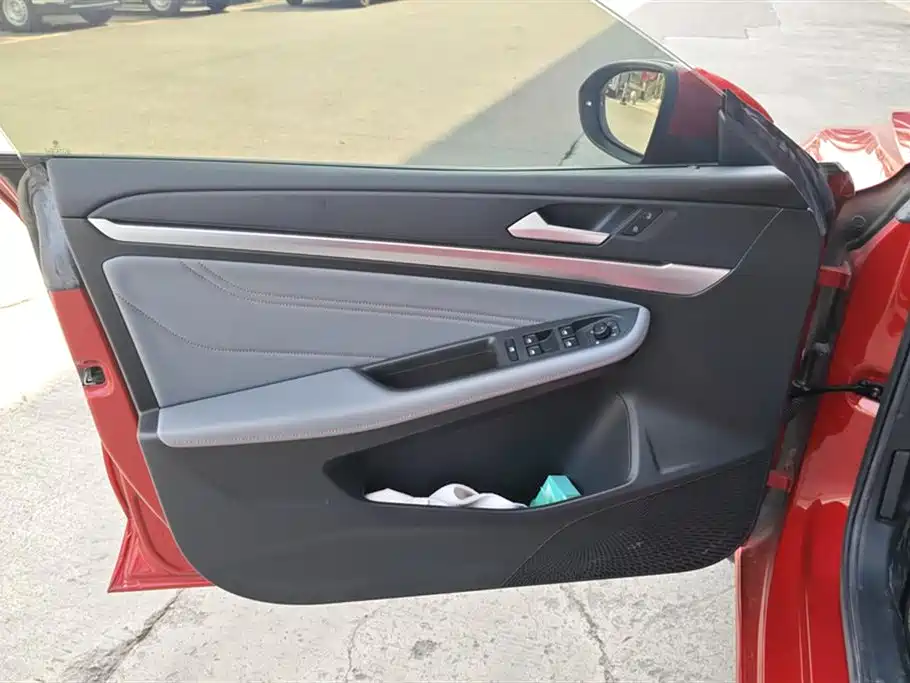 Lamando Lamando L 280 TSI DSG Dazzle Hot