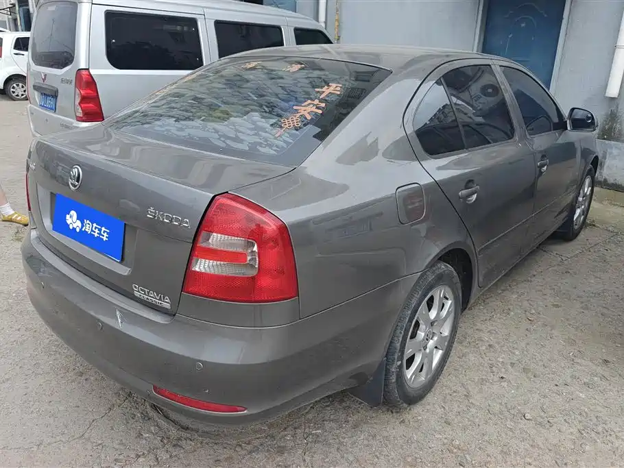 Octavia Classic 1.6 L Auto Verso