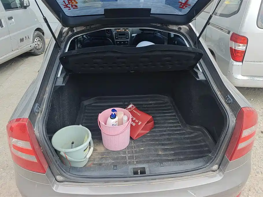 Octavia Classic 1.6 L Auto Verso