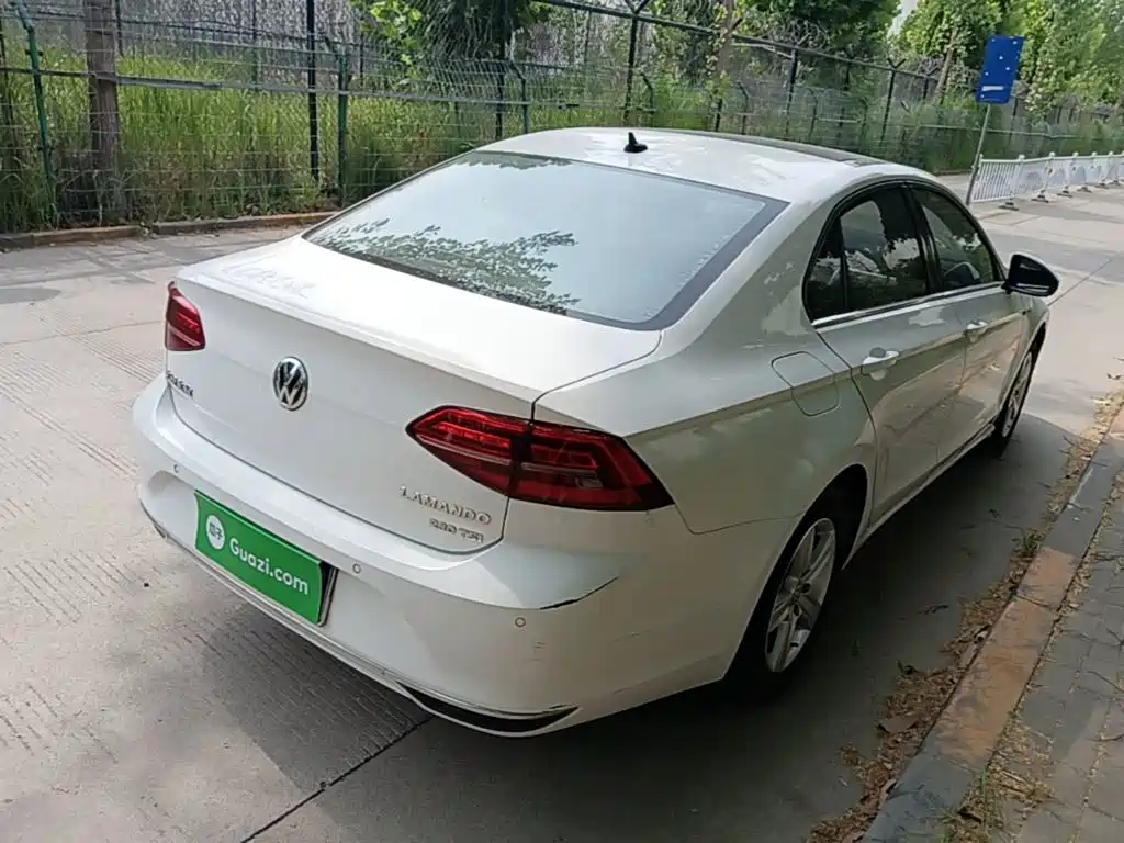 Lamando 230 TSI DSG Style