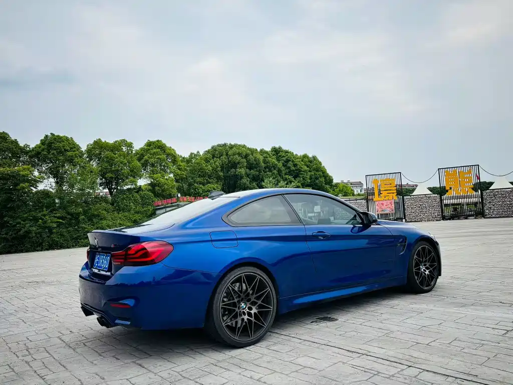 BMW M4 M4 2-door Coupe Racing