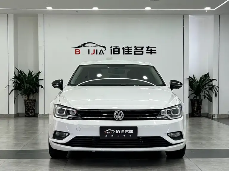 Volkswagen Lamando 230 TSI DSG Style