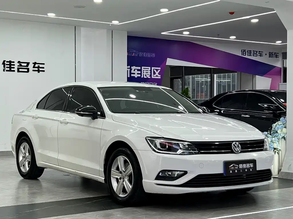 Lamando 230 TSI DSG Style