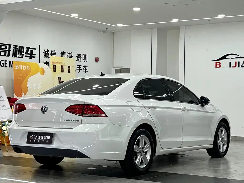 Lamando 230 TSI DSG Style