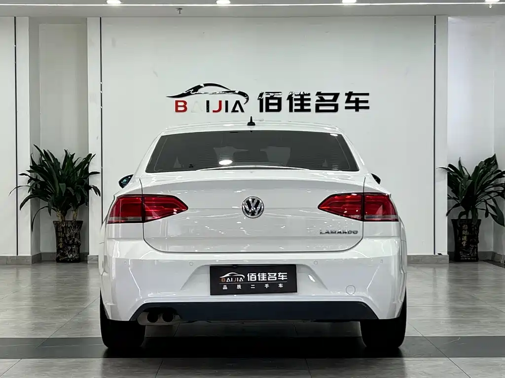 Lamando 230 TSI DSG Style