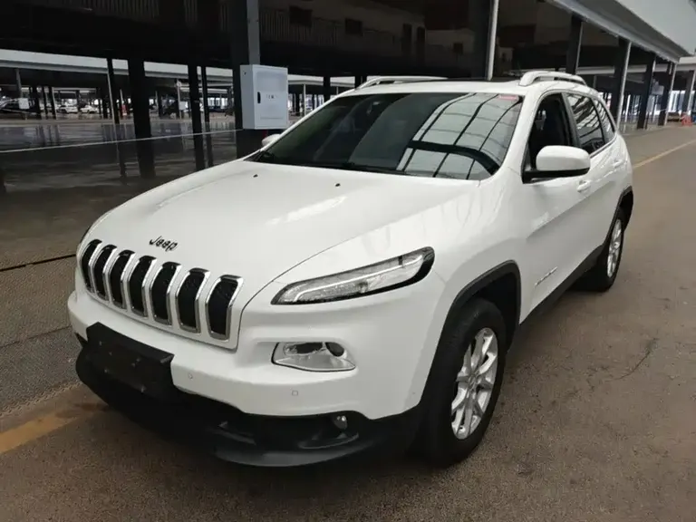 Jeep Cherokee 2.4 L Leading