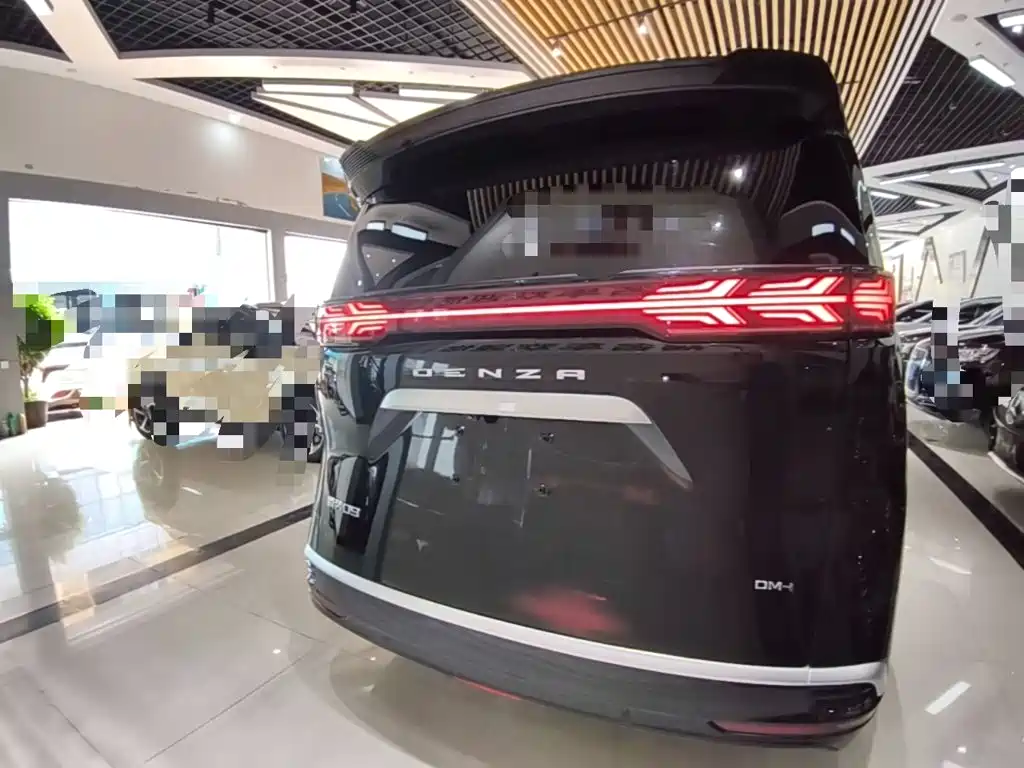 Denza D9 DM-i 970 Luxury