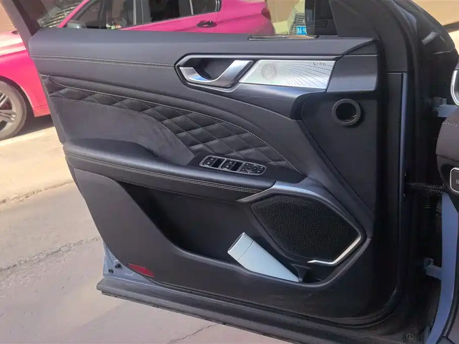 WEY Latte DHT-PHEV 魏牌 拿铁DHT-PHEV 2022款 1.5 T 两驱超大杯