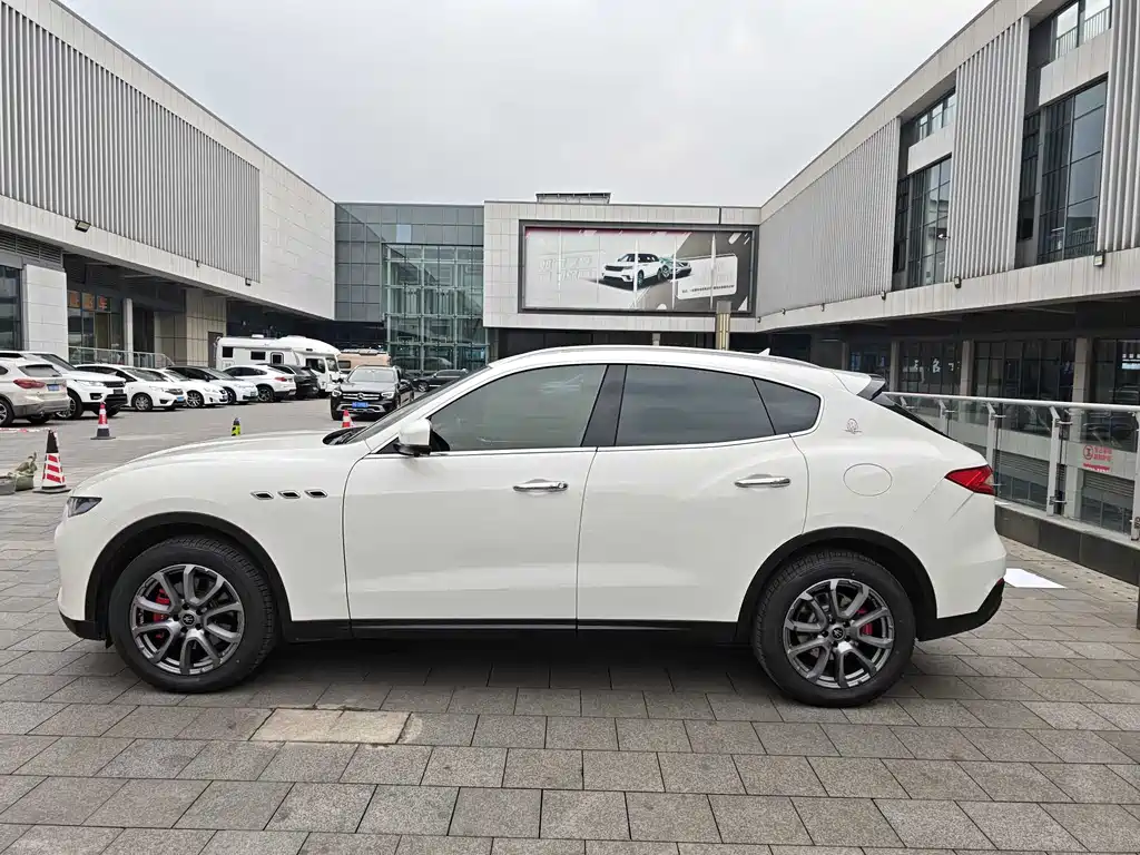 Levante 3.0 T Standard
