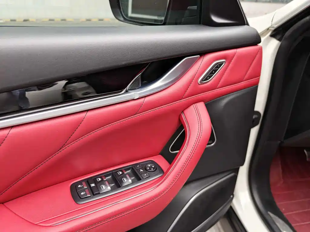 Levante 3.0 T Standard