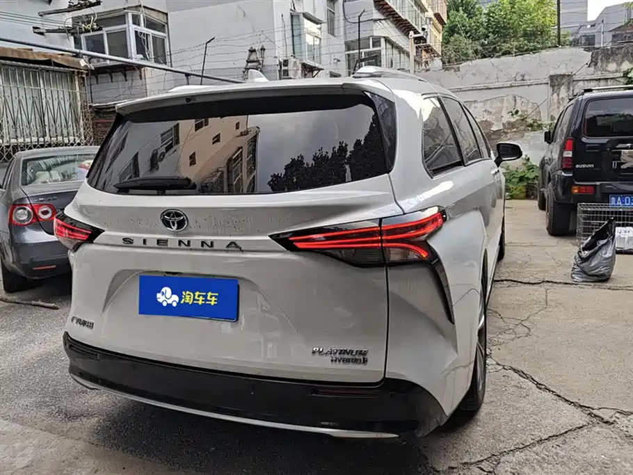 Sienna 2.5 L Hybrid Platinum