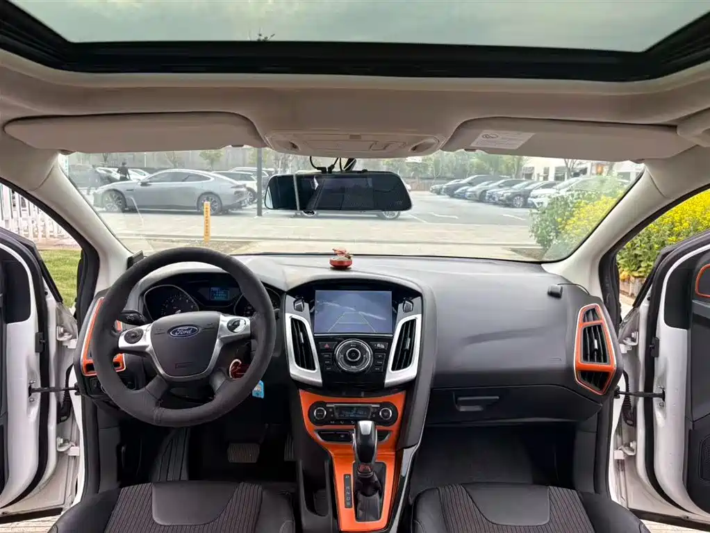 Focus Sedan 1.6 L Auto Style