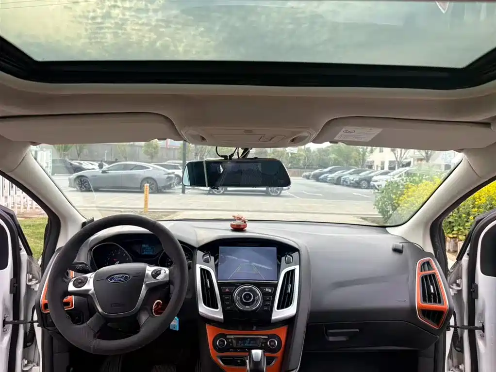 Focus Sedan 1.6 L Auto Style