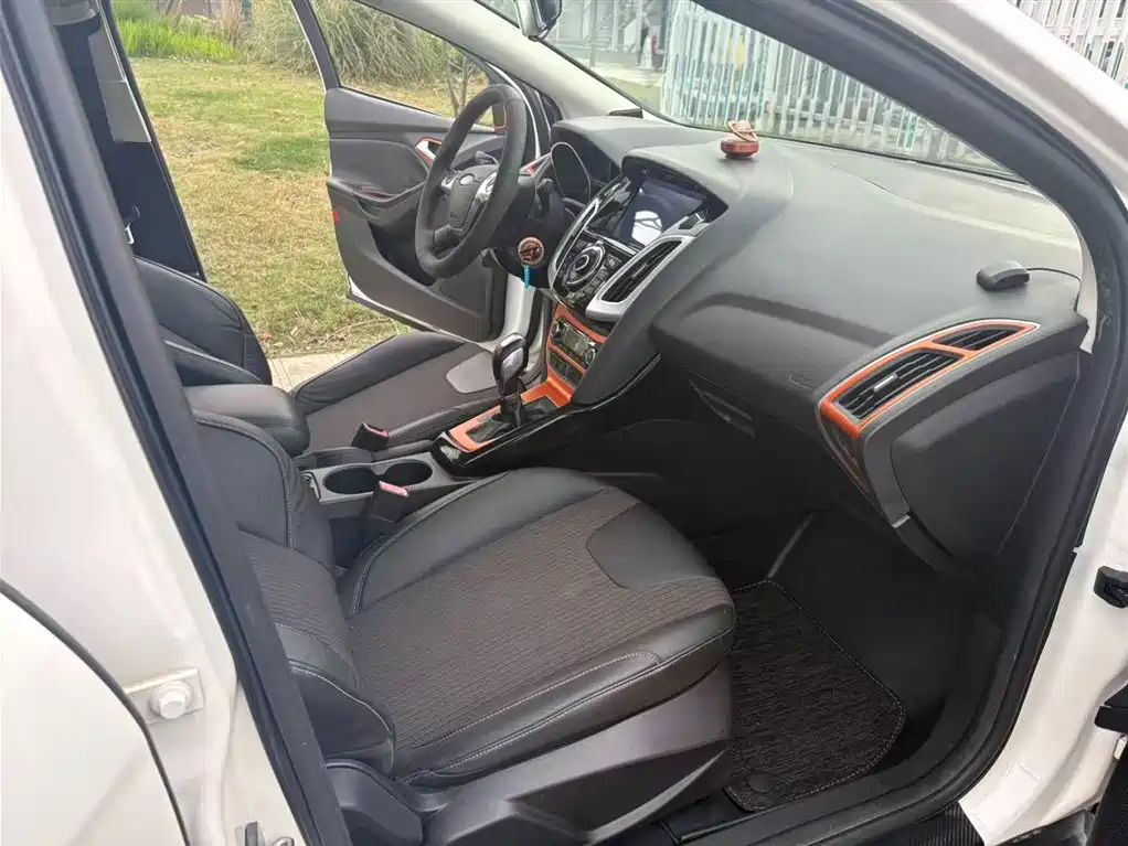 Focus Sedan 1.6 L Auto Style